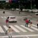 Cadeirante é atropelado ao atravessar avenida e tem mão amputada