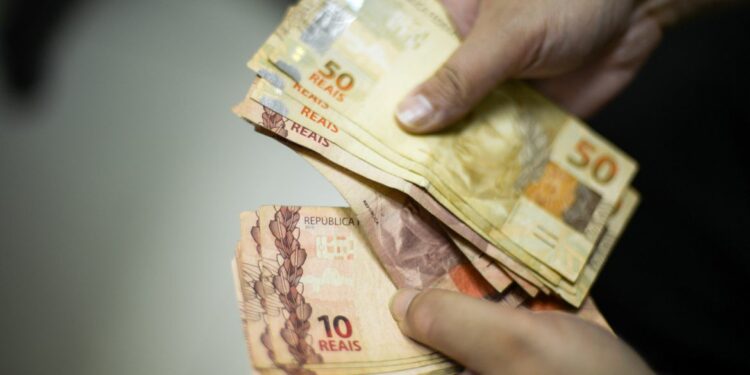 Consulta para saber quem tem dinheiro esquecido no banco abre nesta segunda-feira