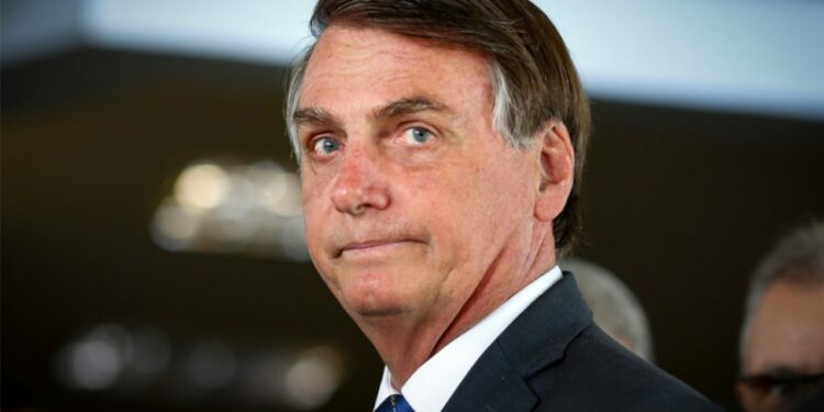 Bolsonaro diz que ideologia nazista deve ser repudiada e pede o mesmo para comunismo