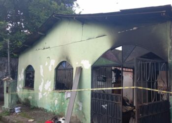 Casa pega fogo no Adrianópolis e principal suspeita é que trata-se de incêndio criminoso