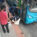 VÍDEO: Cadeirante é atropelada e arrastada por ônibus coletivo