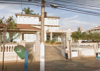 Babá é denunciada por queimar criança de 3 anos com ferro de passar roupa