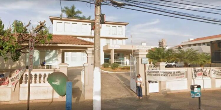 Babá é denunciada por queimar criança de 3 anos com ferro de passar roupa
