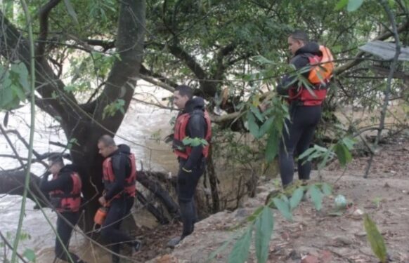 Não aceitando término do casamento, pai espanca filha de 6 anos e a joga em rio 
