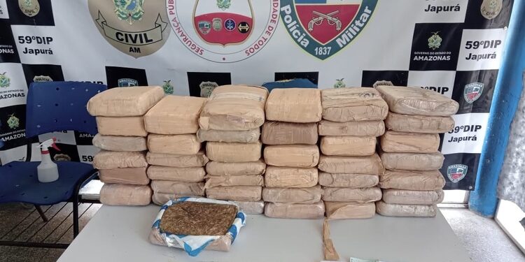 Mulheres são presas ao tentarem embarcar para Manaus com mais de 40 Kg de maconha