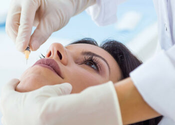 Mulher que se passava por biomédica e que deformou pacientes em Manaus é procurada pela polícia