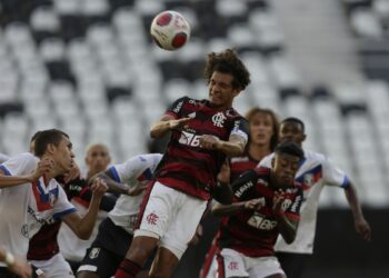 Com um a mais em campo, Fla empata com Resende graças a pênalti nos acréscimos