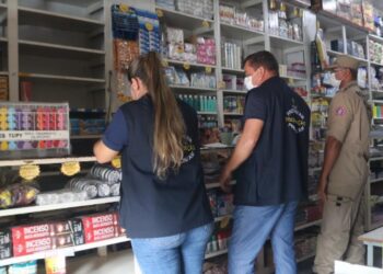 Três lojas de fogos de artifícios são fechadas em Manaus durante fiscalização