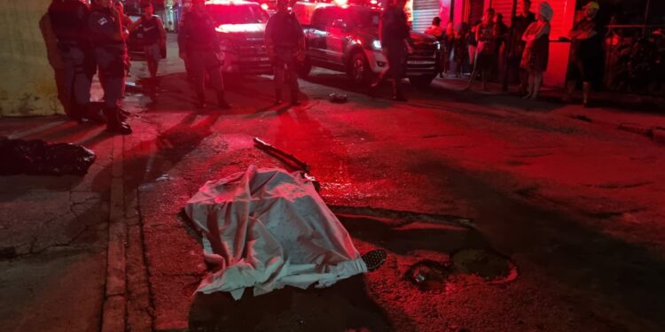 Homem morre ao ter cabeça esmagada a pauladas, na Compensa