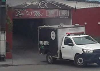 Homem leva duas mulheres ao motel e morre em cima da cama no Santa Etelvina