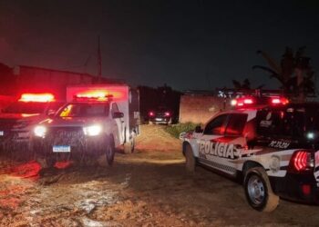 Mulher desobedece ordem do tráfico de baixar vidro do carro e é morta em Manaus