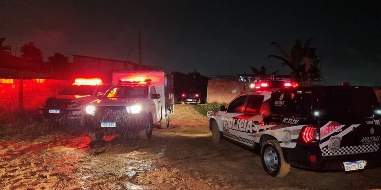 Mulher desobedece ordem do tráfico de baixar vidro do carro e é morta em Manaus