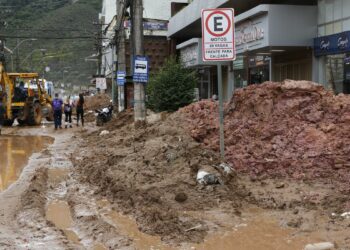 Petrópolis tem mais de 170 mortos e mais de 100 desaparecidos