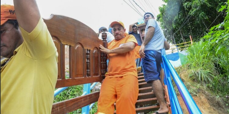 Prefeitura de Manaus aciona força-tarefa para vítimas de deslizamento do bairro Petrópolis