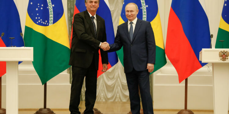 Bolsonaro liga para Putin e se convence de que a guerra ‘não e prolongará’