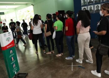 Candidatos iniciam disputa por 2.321 vagas do Vestibular da UEA