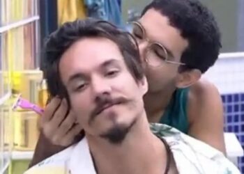 BBB 22: Após noite agitada Vyni se declara para Eli; “Eu amo você e não espero que você diga de volta”