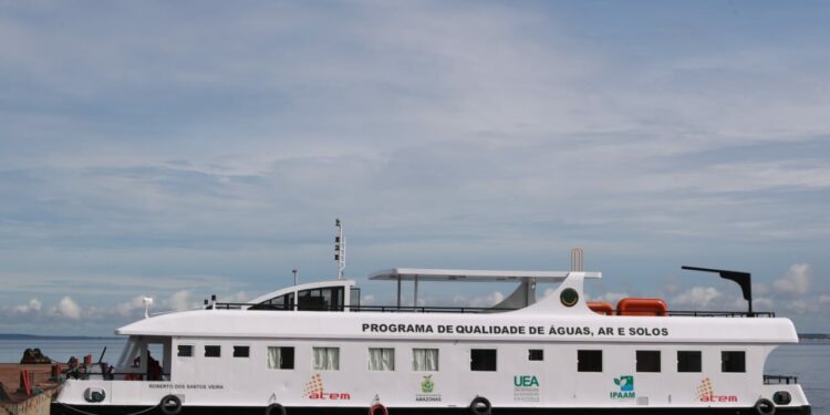 Governador Wilson Lima inaugura barco de pesquisa e lança uma das maiores ações de monitoramento ambiental do Brasil