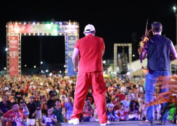 Carnaboi 2022: Primeira noite de apresentações atrai mais de 5 mil pessoas para o Sambódromo 