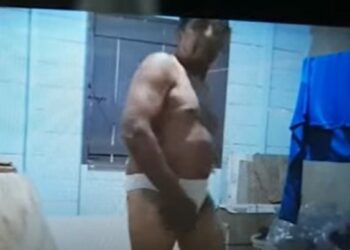 Maníaco de calcinha é preso ao invadir residência, cheirar, vestir e se masturbar com peça íntima