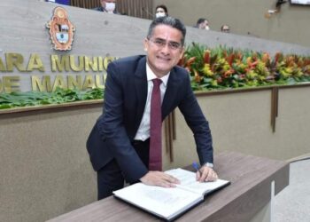 David Almeida anuncia data para fim da exigência do uso de máscaras em locais abertos