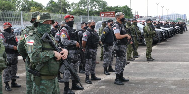 PL de Wilson Lima prevê que policiais adquiram armas diretamente das corporações para uso fora do serviço