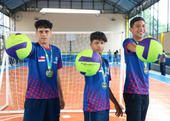 Estudantes da rede estadual conquistam medalhas em campeonato brasileiro de Vôlei