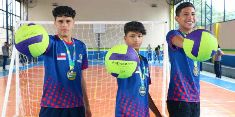 Estudantes da rede estadual conquistam medalhas em campeonato brasileiro de Vôlei