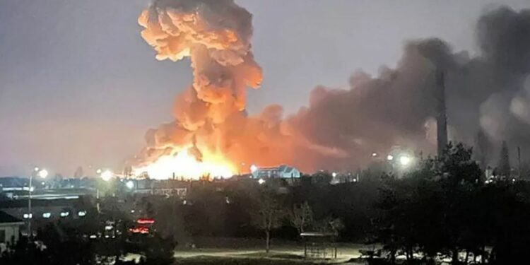Tanques, blindados e artilharia russa cerca Kiev e prepara ofensiva mortal contra ucranianos  