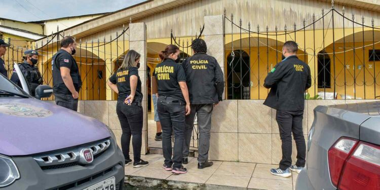 No Dia da Mulher, vítima que era mantida presa e vigiada por câmeras pelo marido é resgatada pela PC
