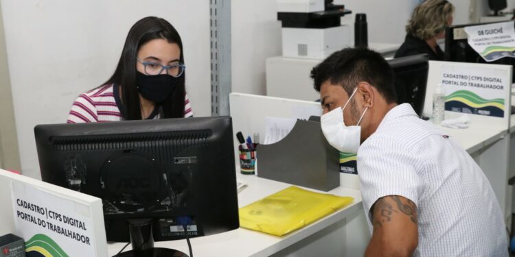 Sine AM divulga 200 vagas de emprego para assessoria de vendas para esta quinta-feira