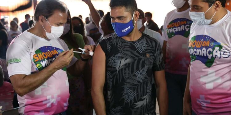 Mais de 3 mil pessoas são vacinadas na campanha em casas de shows em Manaus