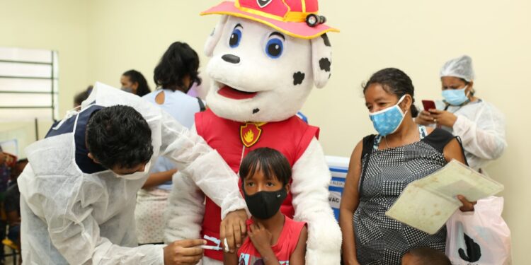 Prefeitura de Manaus retoma a vacinação contra a Covid-19 em 52 pontos nesta quinta-feira