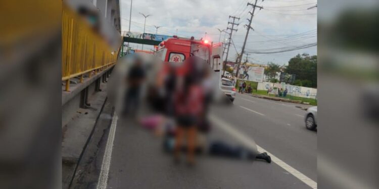 Três pessoas ficam feridas em acidente de trânsito na Torquato Tapajós