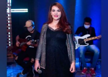 Cantora amazonense internada há 432 dias por complicações da Covid-19 recebe alta