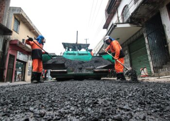 Prefeitura intensifica obras de recapeamento asfáltico em diversos bairros de Manaus