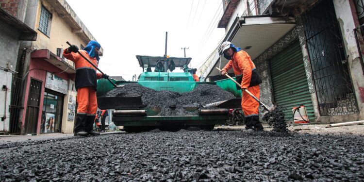 Prefeitura intensifica obras de recapeamento asfáltico em diversos bairros de Manaus