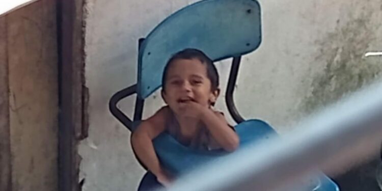 “Eu estava estressada”, diz mãe que espancou filho de 2 anos após ele quebrar a maquiagem dela