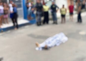 Jovem é executado à luz do dia no bairro Compensa