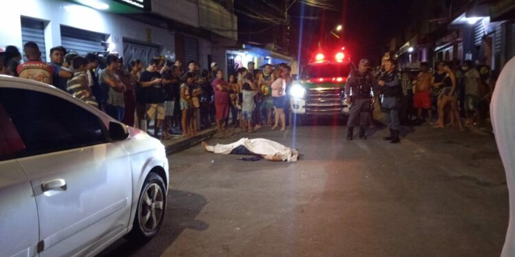 Homem é deixado para trás por parceiro do crime e acaba morto com seis tiros em Manaus