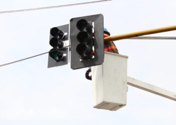 Furtos de fios causam prejuízos e riscos ao trânsito de Manaus