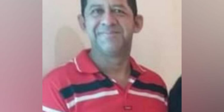 Caseiro que caminhava na rua morre em fogo cruzado entre bandidos e polícia, no Coroado