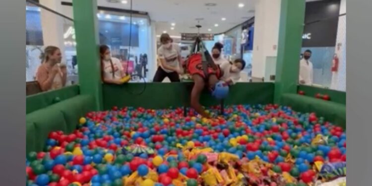 Vídeo: Jovem desmaia enquanto brincava na “Garra Gigante”, atração do Amazonas Shopping