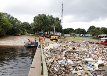 Prefeitura entrega coletor flutuante na zona rural de Manaus