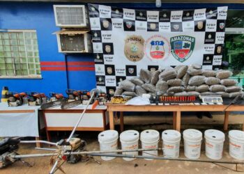Trio é preso com 51 quilos de drogas, armas e material de embalo no AM