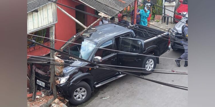 Homem morre ao trocar tiros com a polícia durante perseguição, no bairro União