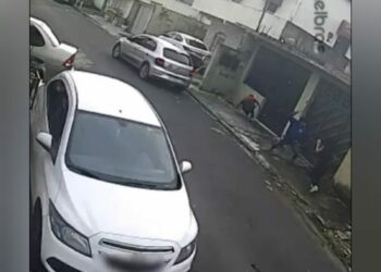 VÍDEO: Estudantes sofrem tentativa de assalto e por pouco não são esfaqueados por bandido, no bairro da Paz