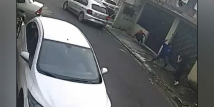 VÍDEO: Estudantes sofrem tentativa de assalto e por pouco não são esfaqueados por bandido, no bairro da Paz