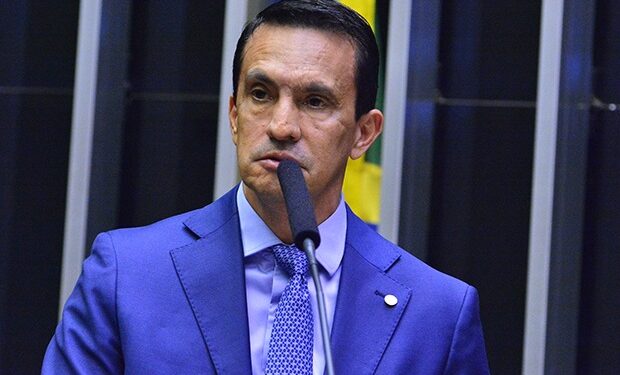 Deputado Sidney Leite acumula denúncias com a Manausprev, viagens de jatinho e até suspeita de estupro no interior