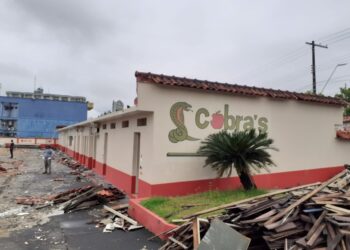 Dono de motel decide demolir prédio do Cobra’s mas prefeitura embarga obra irregular